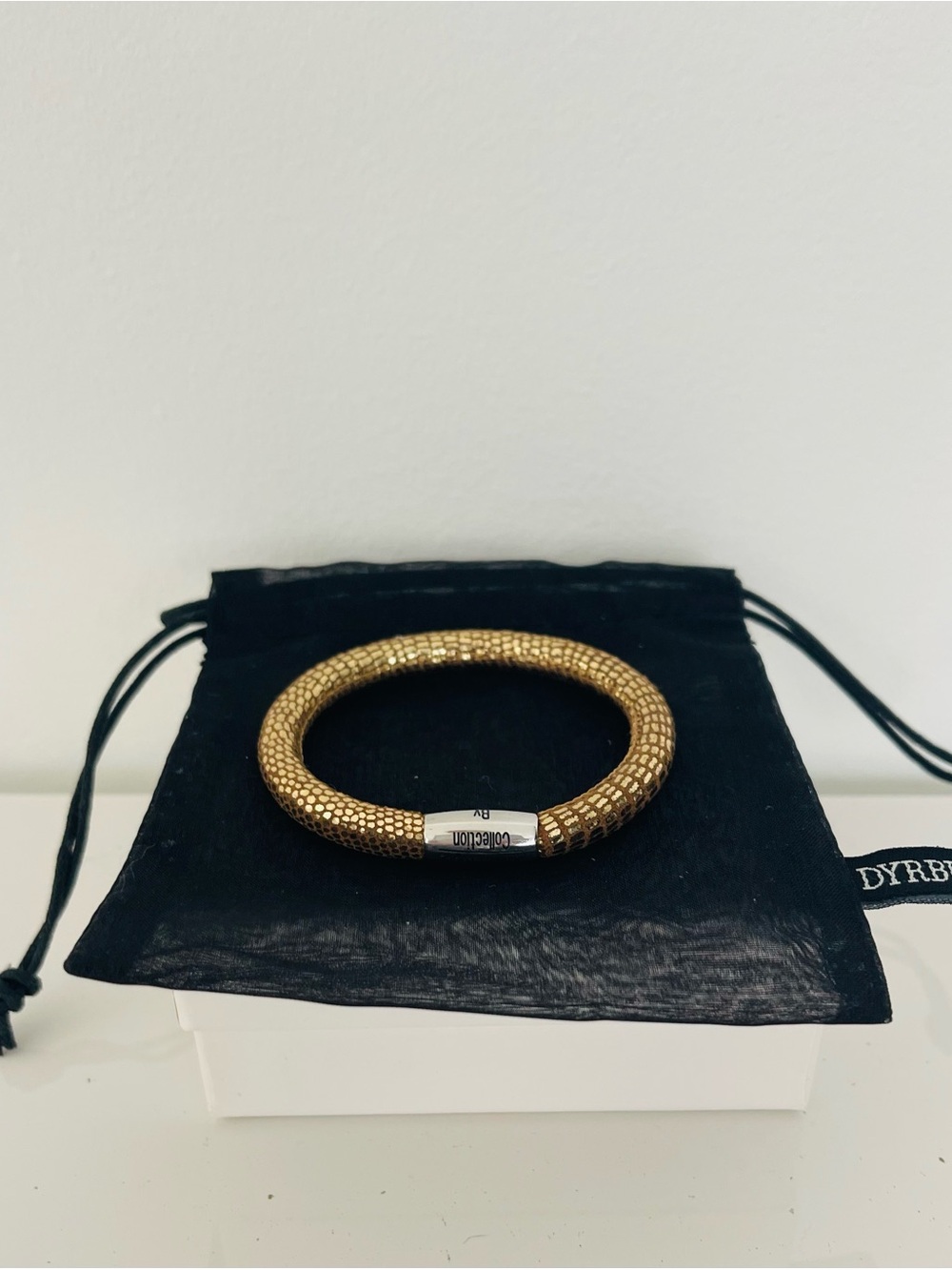 Jennifer Lopez Gold Color Leather Single Bracelet with magnetic silver clasp.